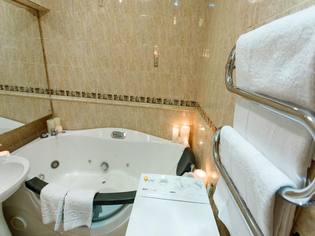 Studio De Luxe With Jacuzzi Sumy Exteriör bild