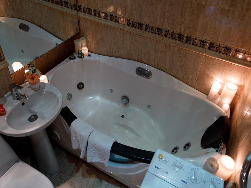 Studio De Luxe With Jacuzzi Sumy Exteriör bild