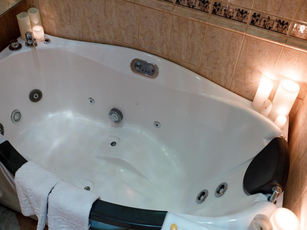 Studio De Luxe With Jacuzzi Sumy Exteriör bild